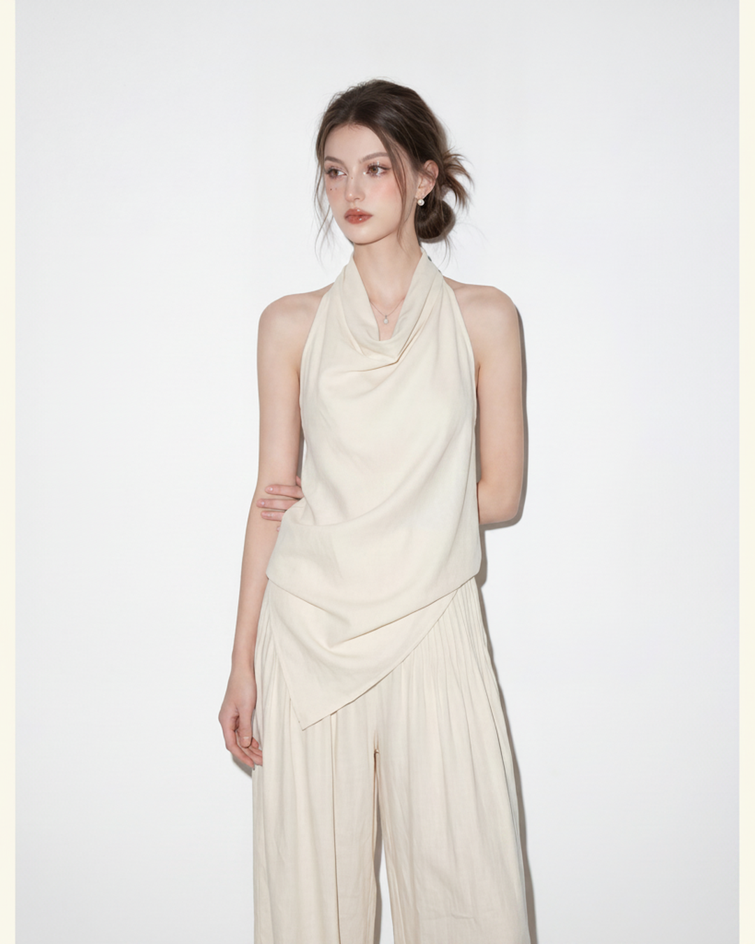 とろみエクリュ。優雅なドレープホルターワイド