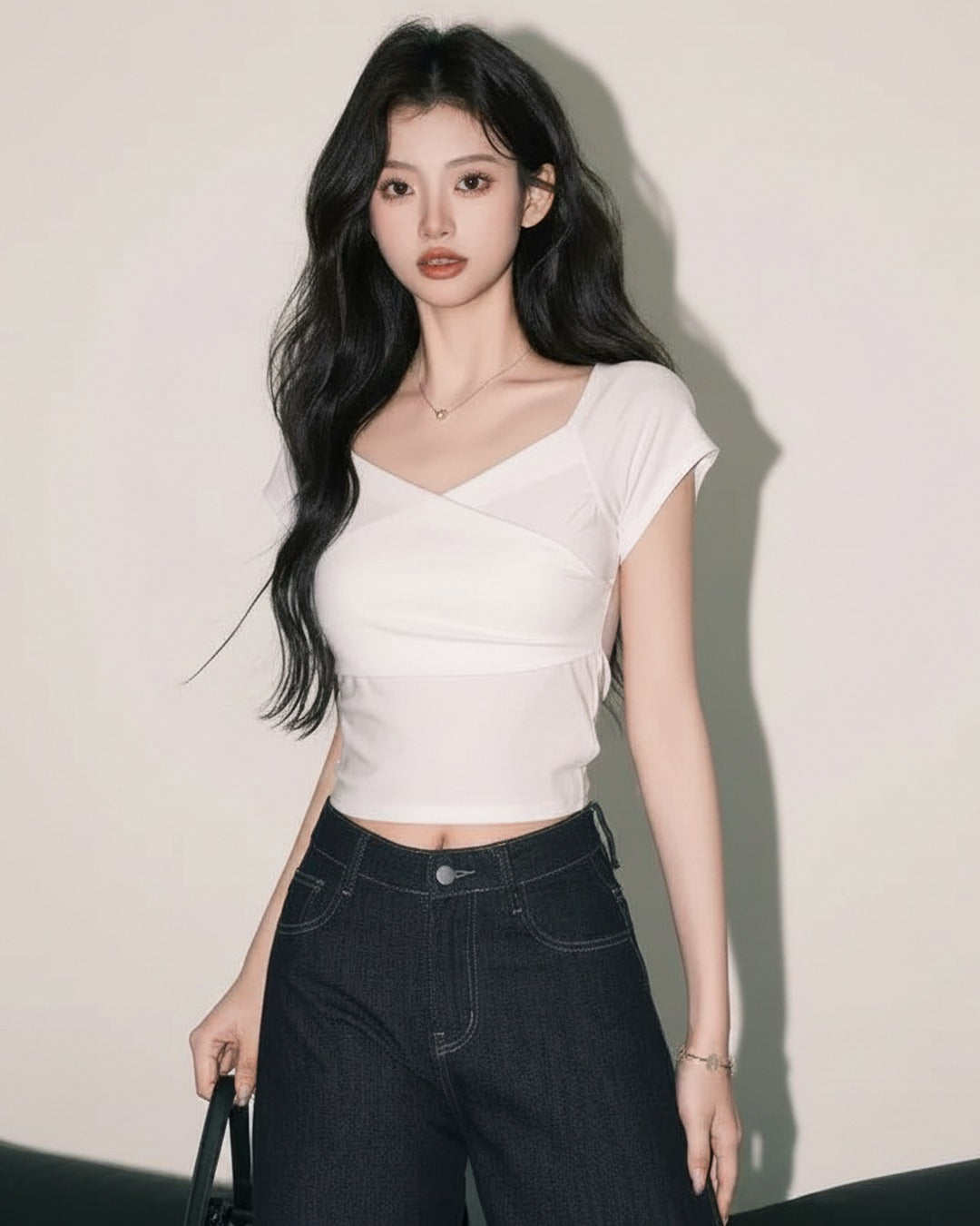 韓国シックホワイトVネック半袖Tシャツ